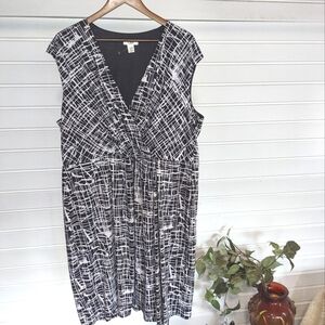 CATO woman black and white design dress size 22/24W